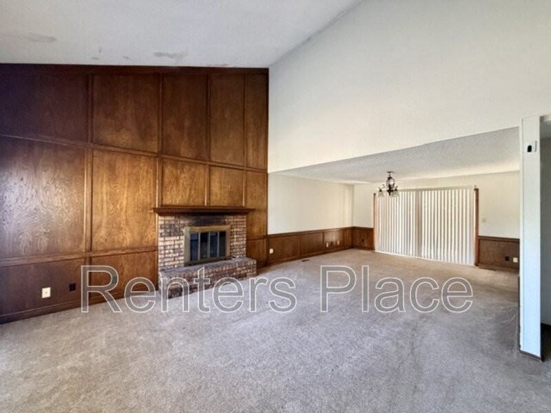 7148 S Canton Ave - Photo 3 of 23
