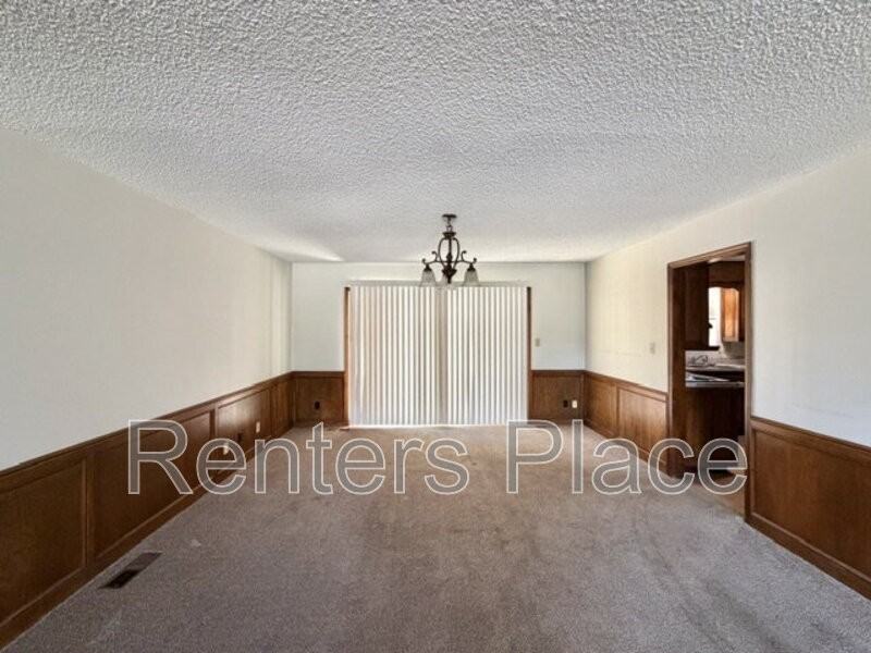 7148 S Canton Ave - Photo 6 of 23
