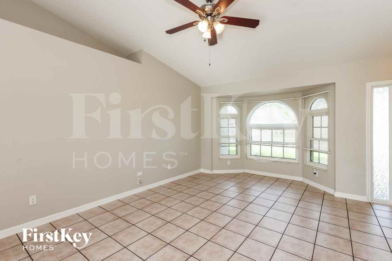 17421 Kentucky Rd - Photo 2 of 16
