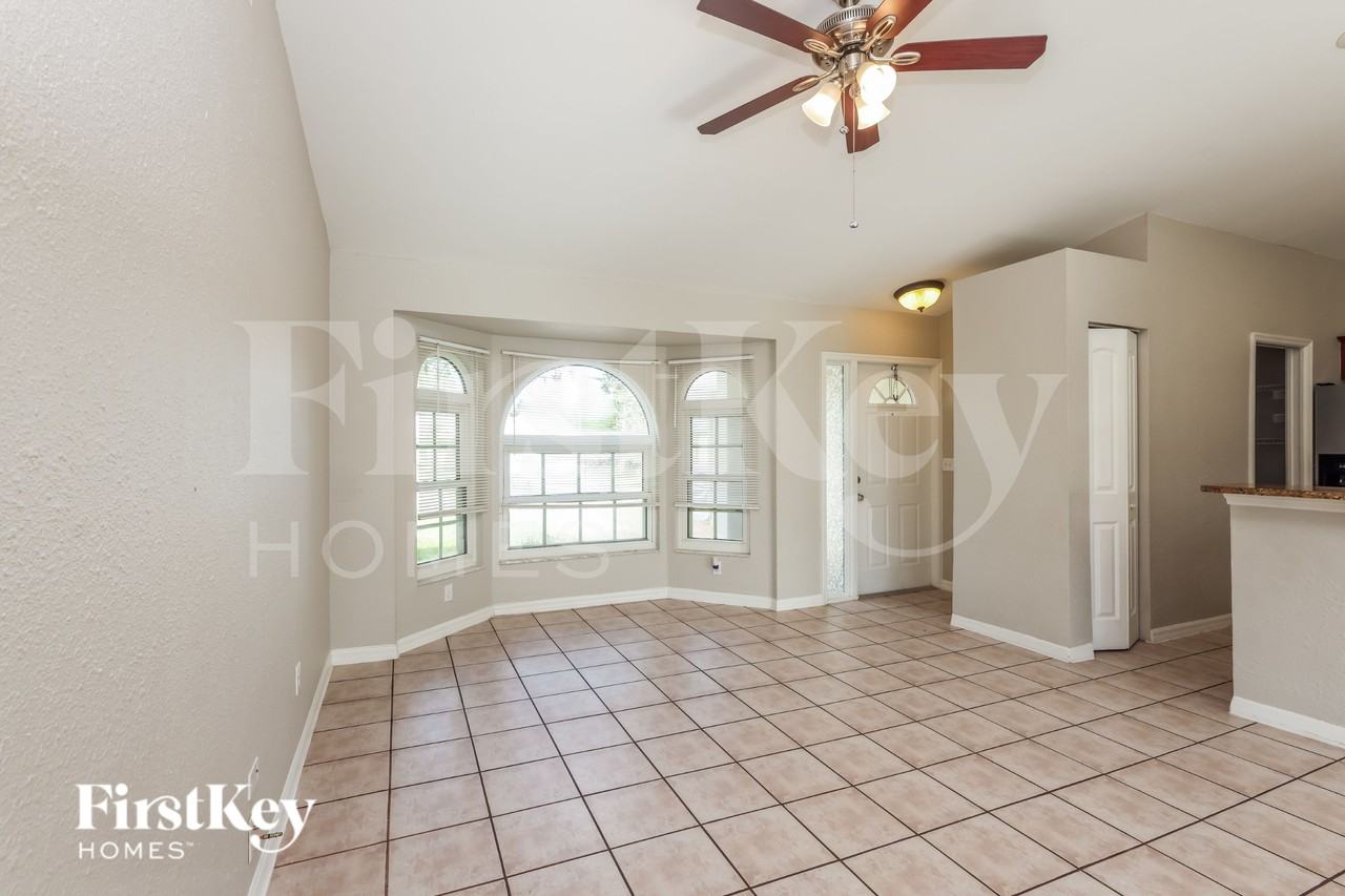 17421 Kentucky Rd - Photo 3 of 16