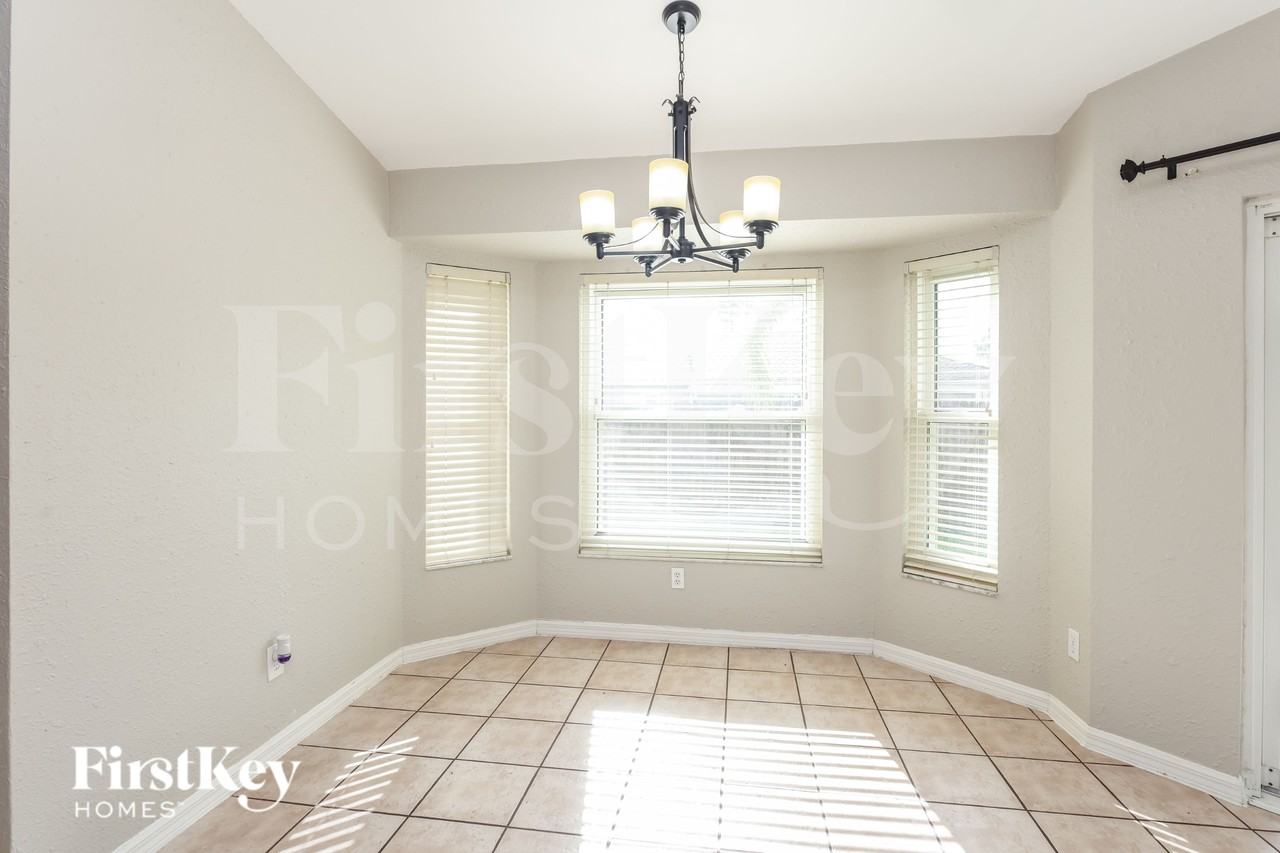 17421 Kentucky Rd - Photo 4 of 16
