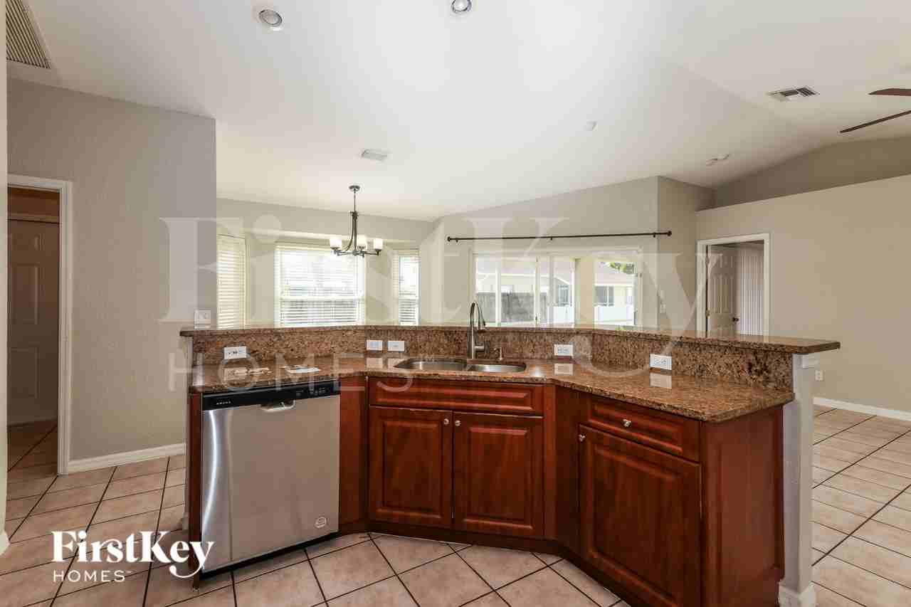 17421 Kentucky Rd - Photo 5 of 16