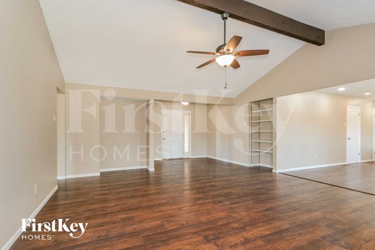 15426 Cousteau Dr - Photo 4 of 19