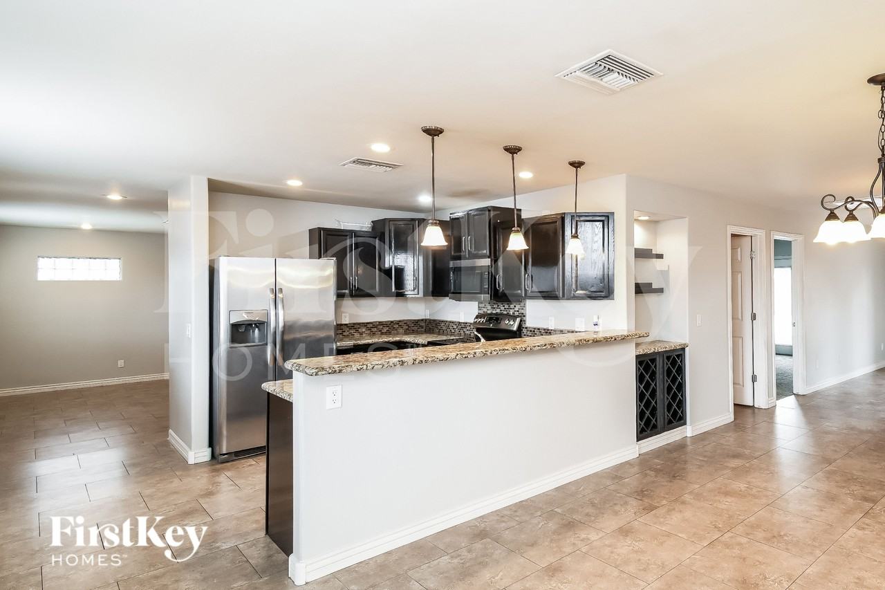 1520 W Bentley St - Photo 6 of 16