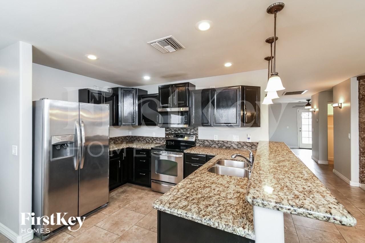 1520 W Bentley St - Photo 7 of 16