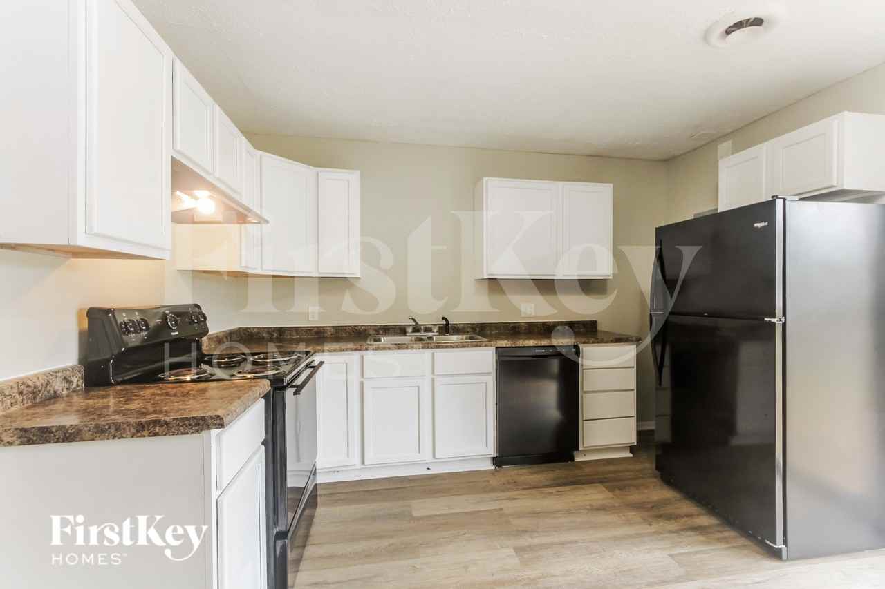 112 Lind Dr - Photo 5 of 16