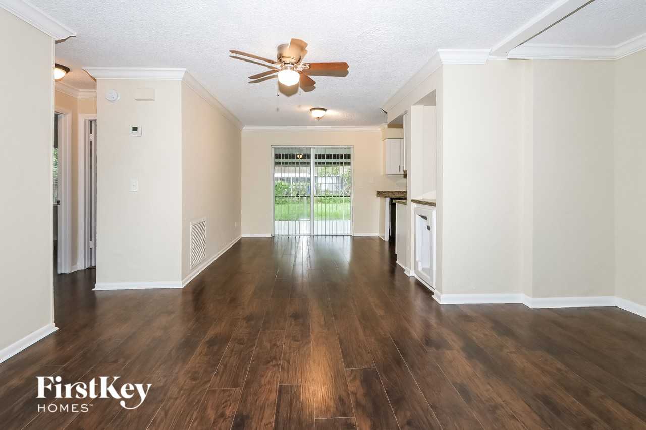 1035 Cameo Cir - Photo 4 of 16