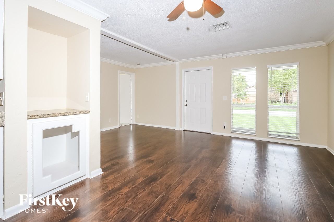 1035 Cameo Cir - Photo 5 of 16