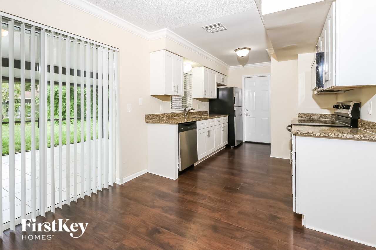 1035 Cameo Cir - Photo 6 of 16