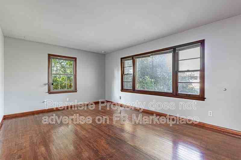 1139 1/2 S Haden St - Photo 3 of 9