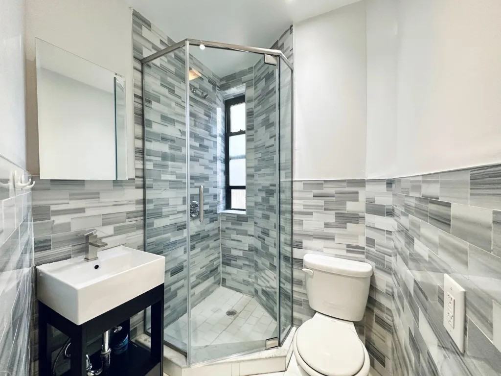 Private Bedroom in 4 Bedroom/2 Bathroom Home - Photo 3 of 6