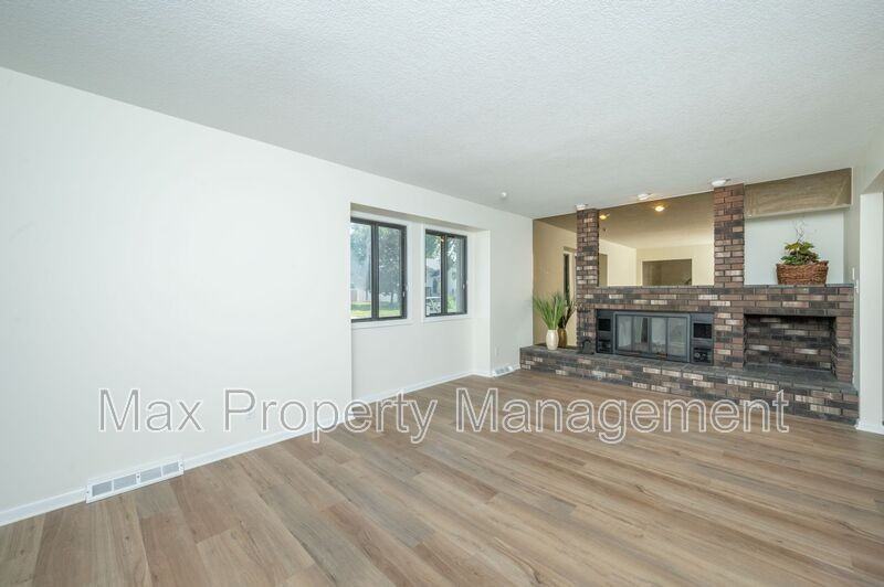 1484 Nw 91st St - Photo 4 of 27