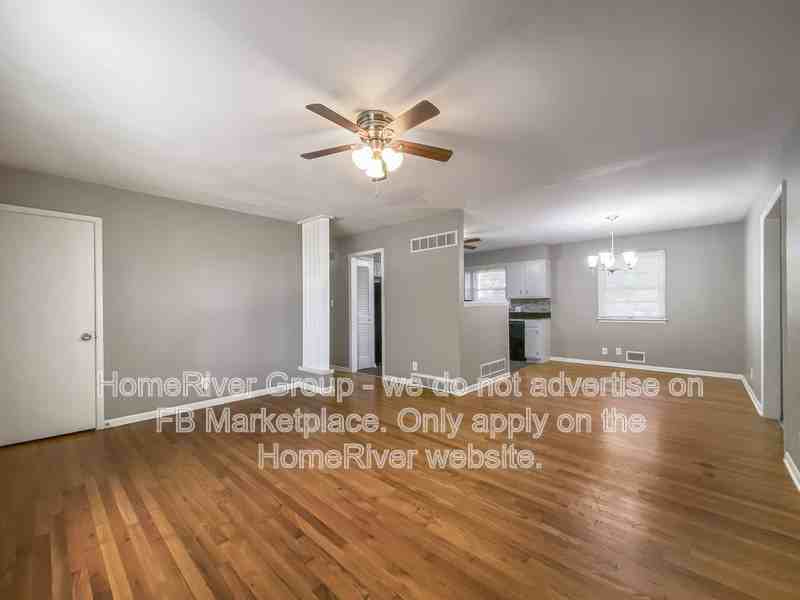 15212 E 43rd St S - Photo 4 of 21