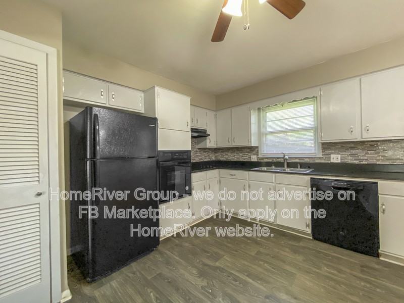 15212 E 43rd St S - Photo 6 of 21
