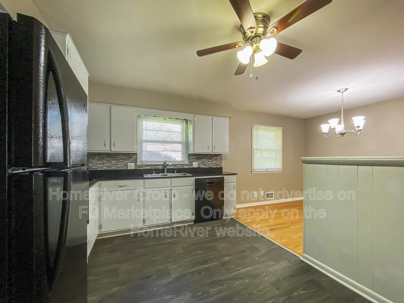 15212 E 43rd St S - Photo 7 of 21