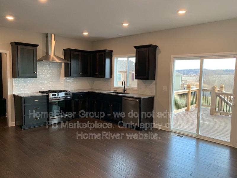 2319 S Hanover Ave - Photo 3 of 22