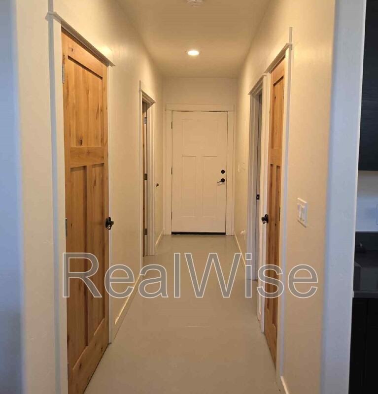 738 W Antler Ave #4 - Photo 4 of 24
