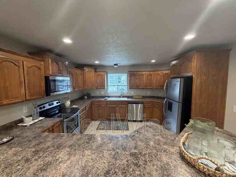 1630 Medart Ln - Photo 7 of 23