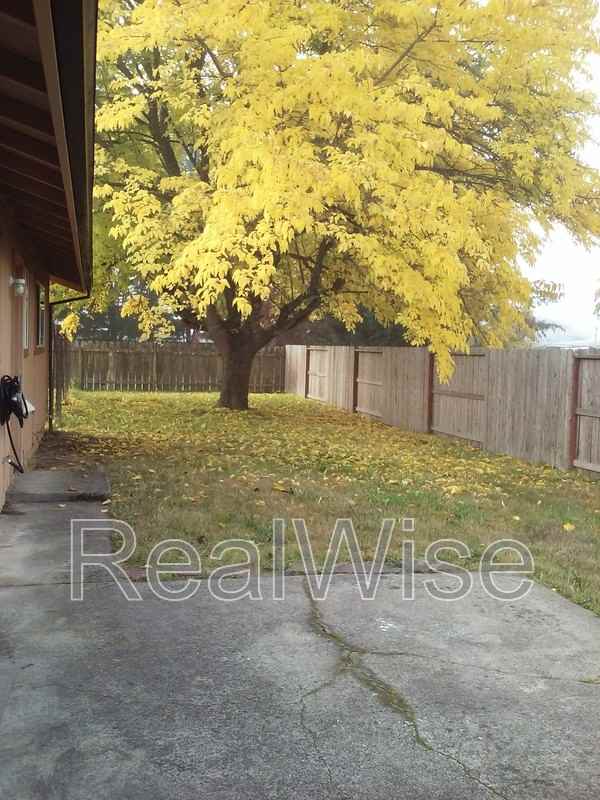 1125 Sw Bridge St #B - Photo 3 of 14