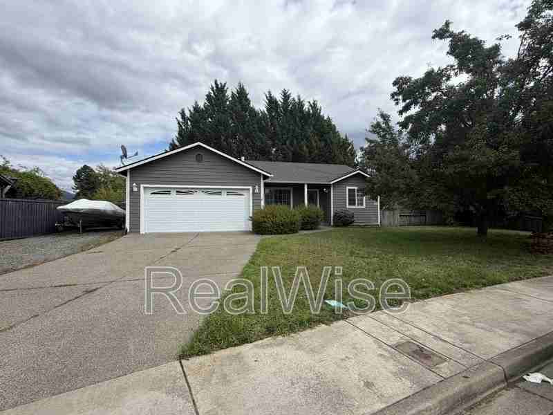 985 Skylark Ln - Photo 2 of 5