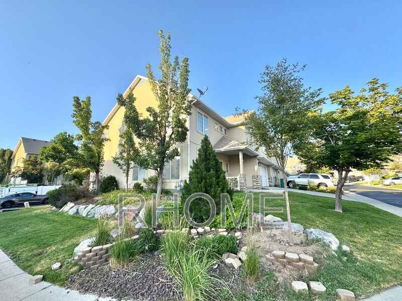 723 E Sandy Point Dr - Photo 2 of 26