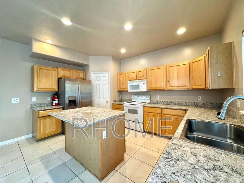 723 E Sandy Point Dr - Photo 7 of 26
