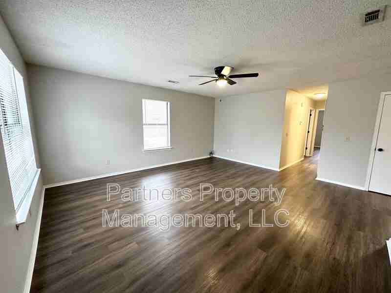 5704 Sara St - Photo 2 of 16