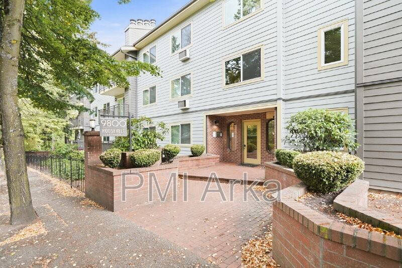 9800 Roosevelt Way Ne #14 - Photo 2 of 17