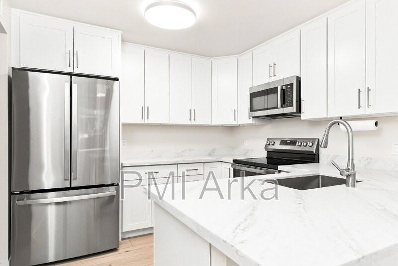 9800 Roosevelt Way Ne #14 - Photo 7 of 17