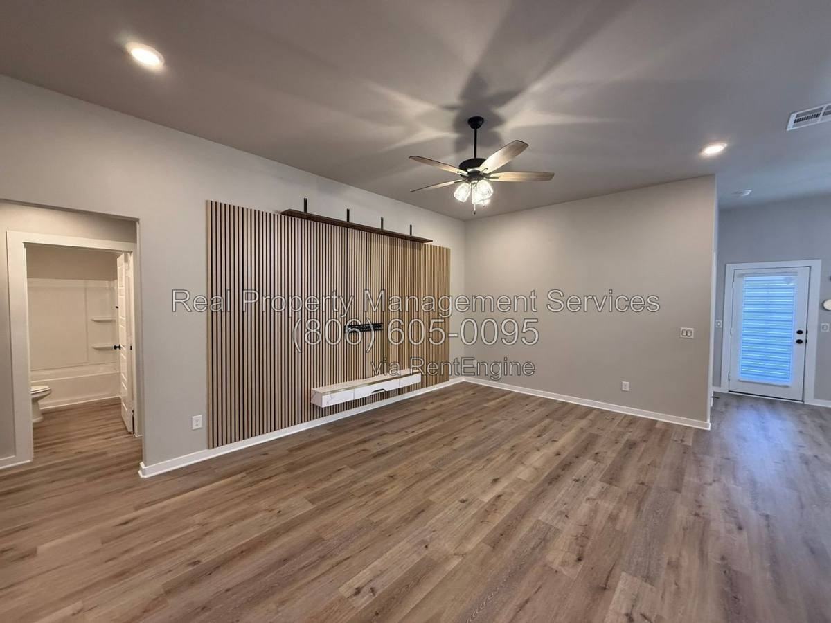 6932 9th St - Photo 2 of 10