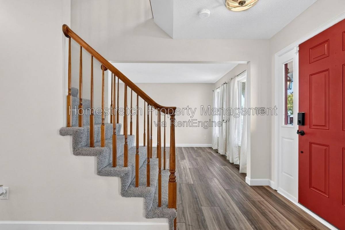 6910 Emmons Dr - Photo 3 of 20