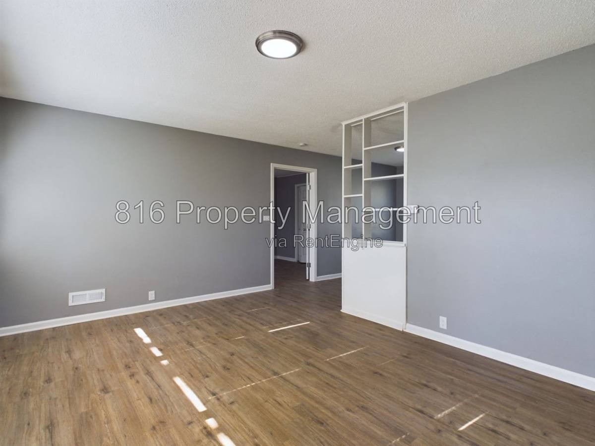 10800 Blue Ridge Blvd - Photo 3 of 10