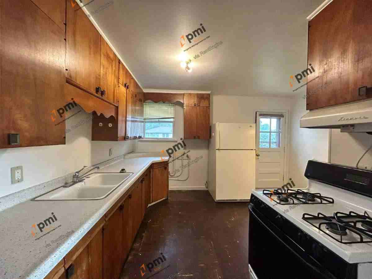 2915 Oakdale Ave - Photo 4 of 10