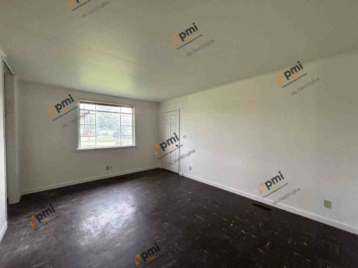 2915 Oakdale Ave - Photo 5 of 10