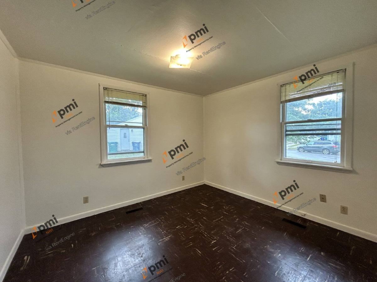 2915 Oakdale Ave - Photo 6 of 10