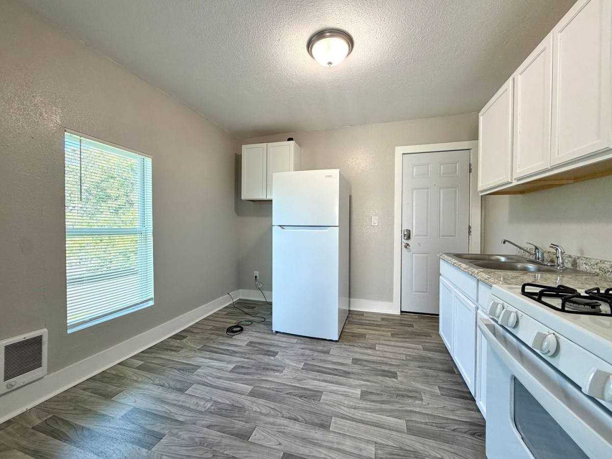 2825 Sanford St #5 - Photo 6 of 10