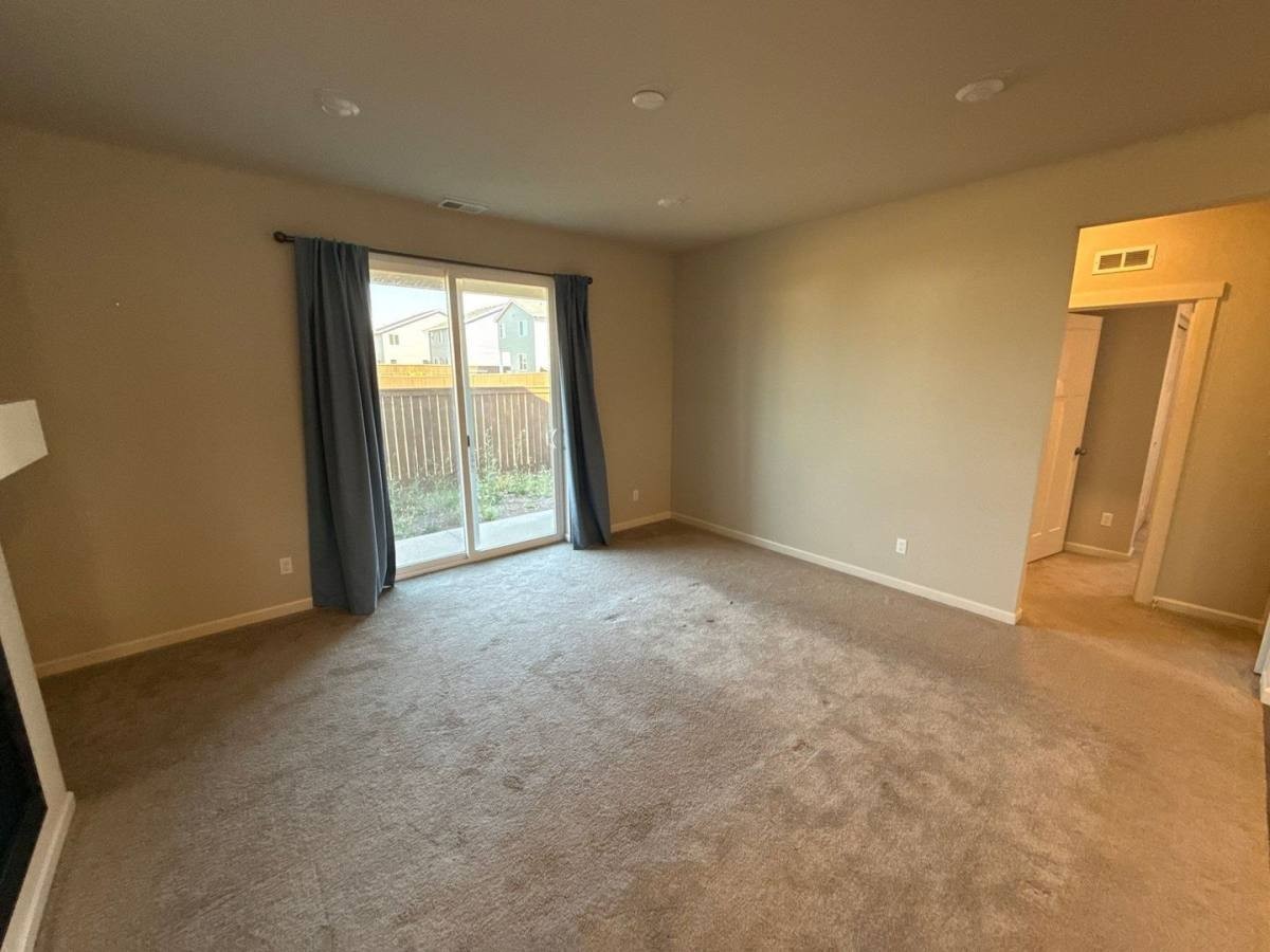 1525 Stasny Ave Se - Photo 2 of 10