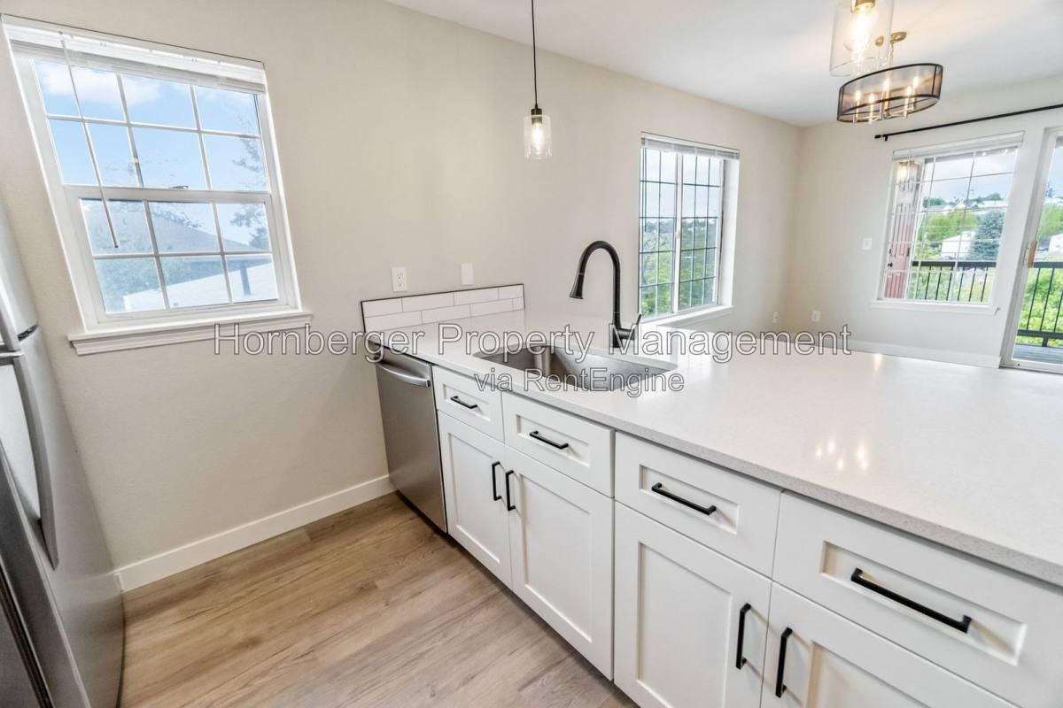 2316 E S Riverton Ave #4 - Photo 2 of 10