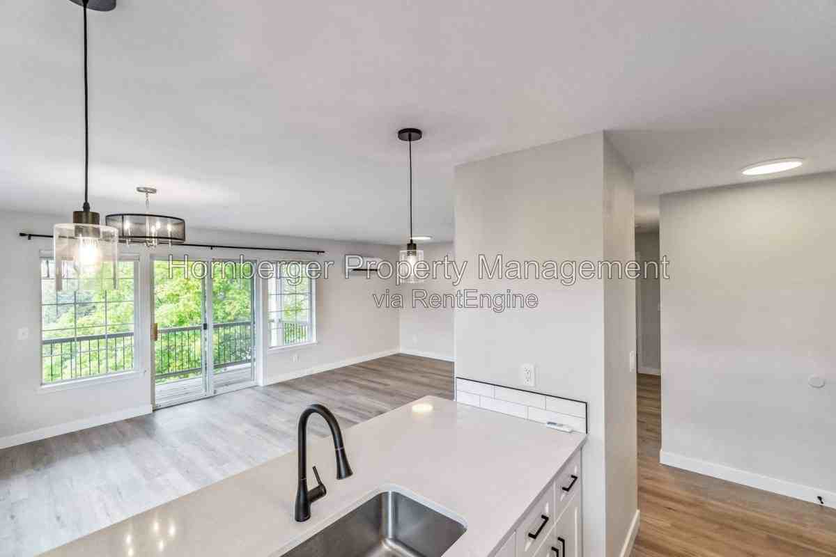 2316 E S Riverton Ave #4 - Photo 3 of 10