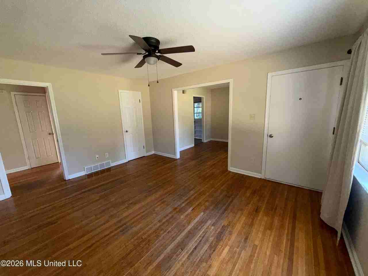 1455 Moss Point Dr - Photo 2 of 12