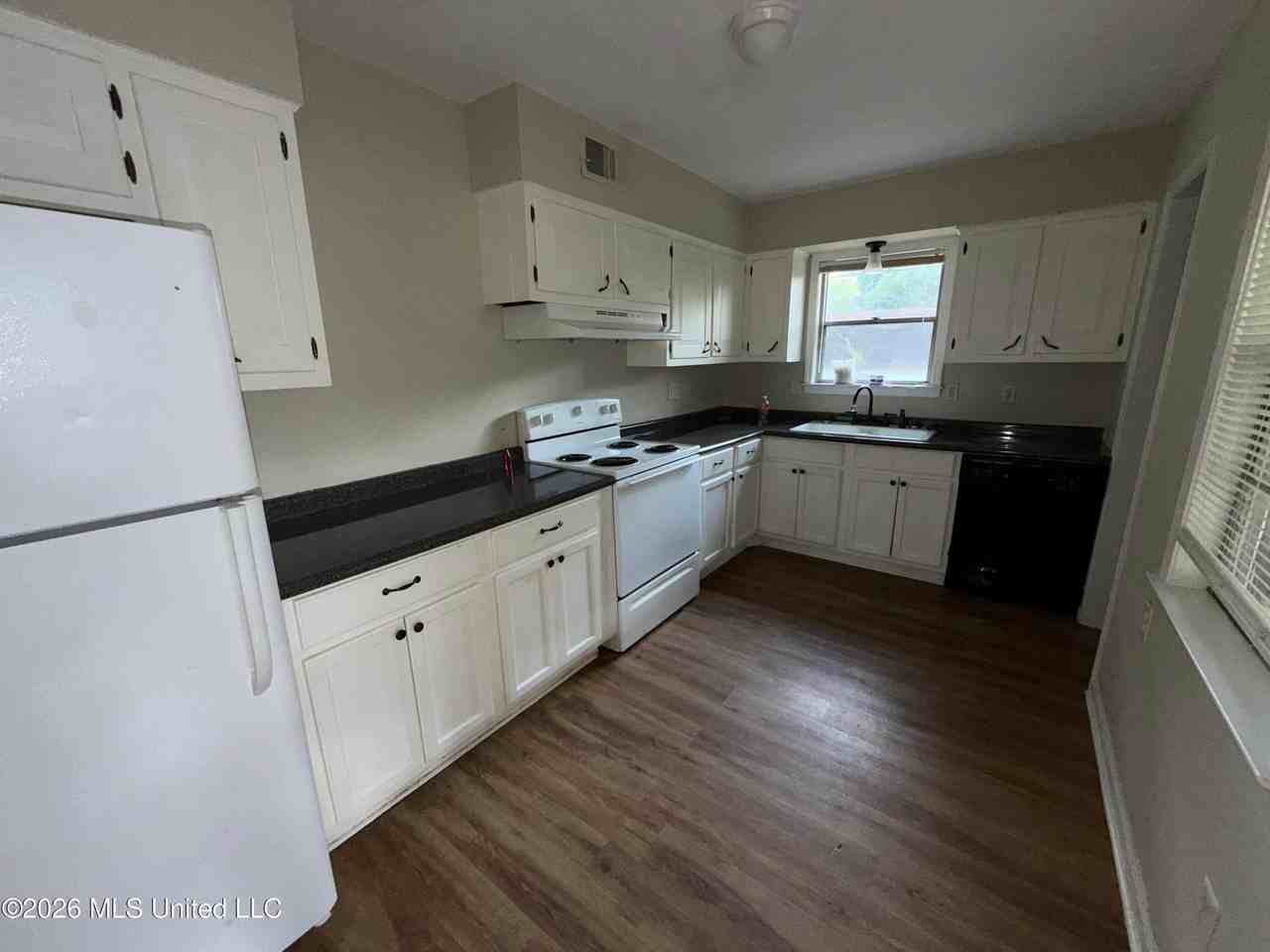 1455 Moss Point Dr - Photo 4 of 12