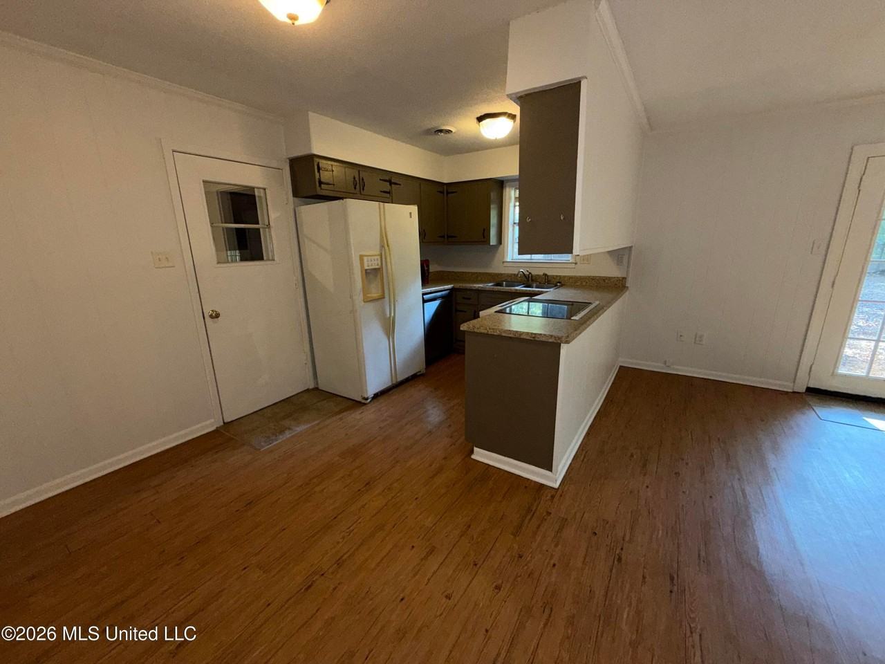 5745 Choctaw Dr - Photo 3 of 16