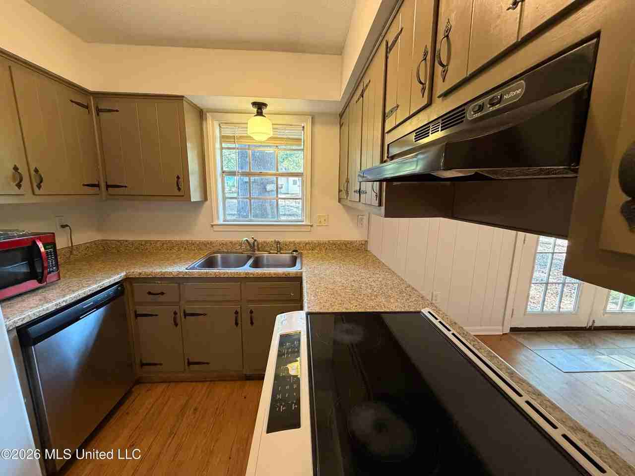 5745 Choctaw Dr - Photo 4 of 16