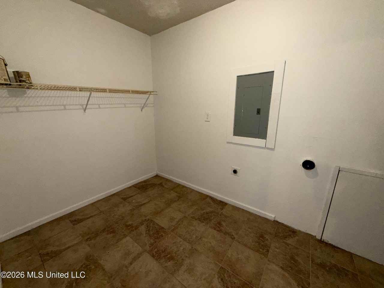 5745 Choctaw Dr - Photo 6 of 16