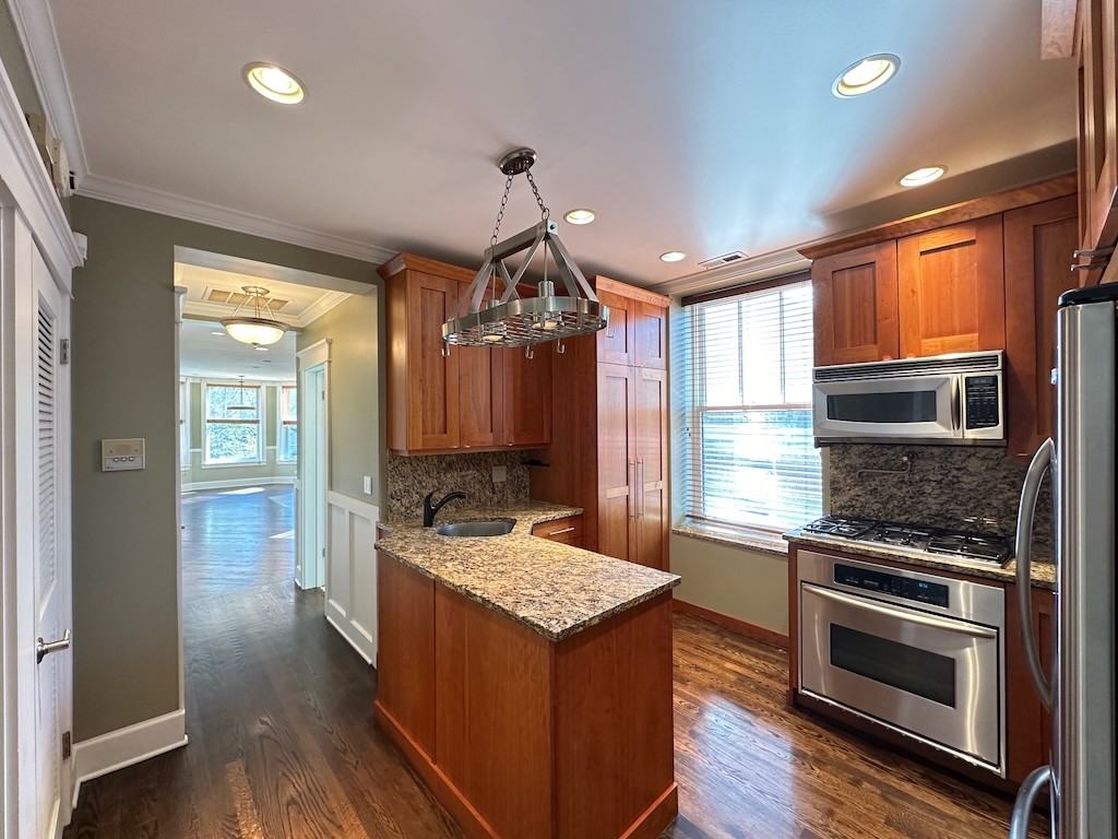 3614 N Bosworth Ave #1F - Photo 2 of 20
