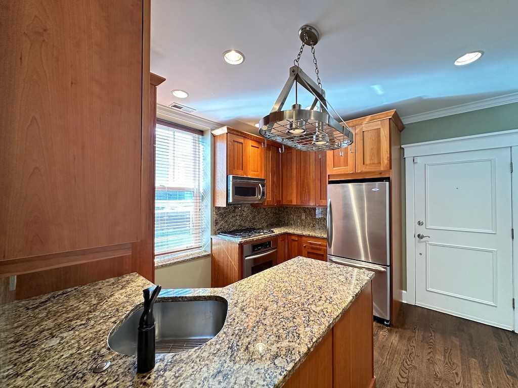 3614 N Bosworth Ave #1F - Photo 3 of 20