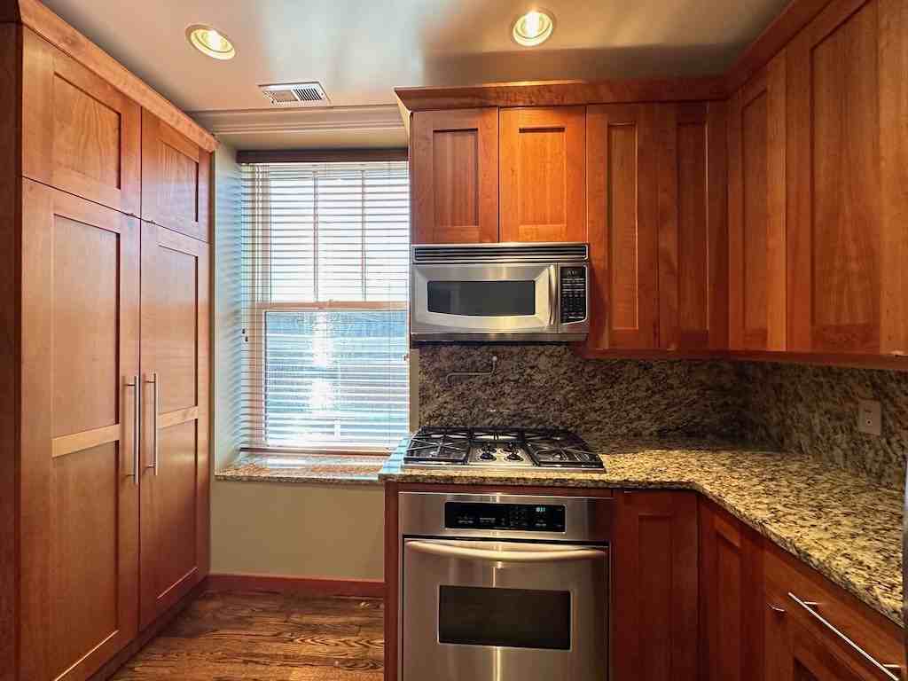 3614 N Bosworth Ave #1F - Photo 4 of 20