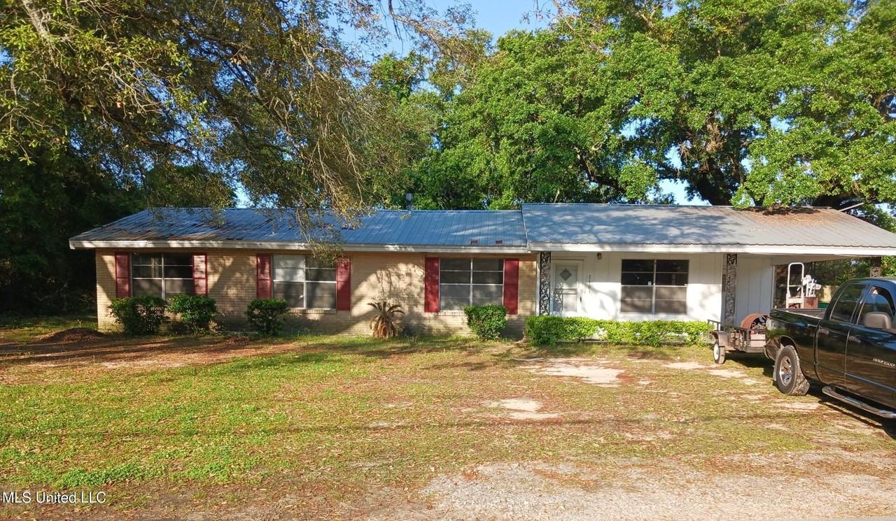 1103 Lewis Ave