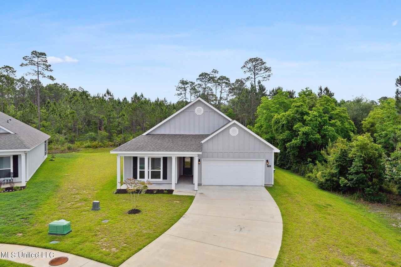 7733 Coral Ln - Photo 3 of 25