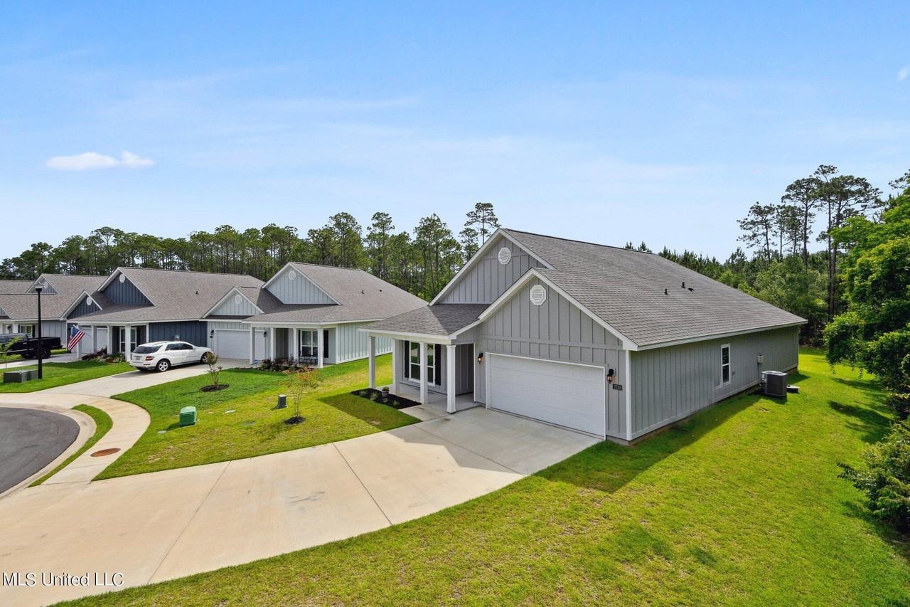 7733 Coral Ln - Photo 4 of 25